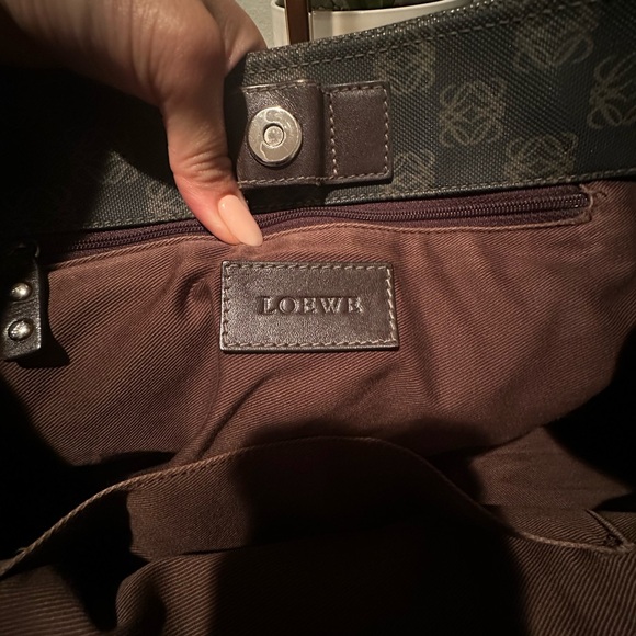 Loewe Anagram Shoulder Bag with COA & generic dustbag - Picture 15 of 16